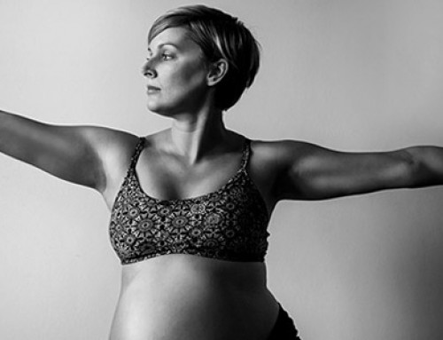 Documentary maternity photography – Emma does yoga